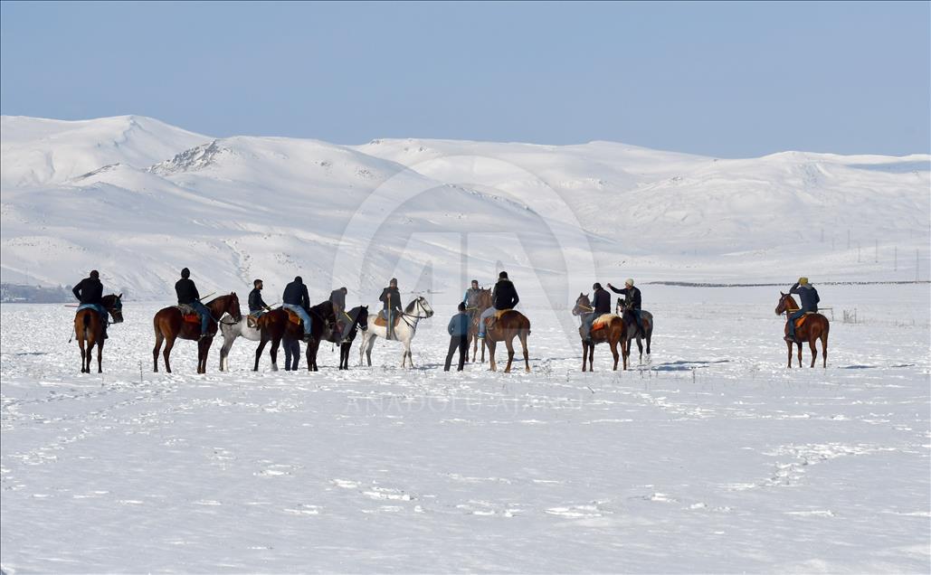 تفریح چوگان روی برف در قارص ترکیه