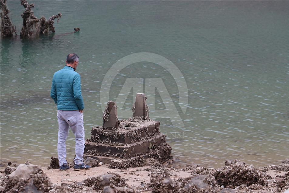 Yıllar önce sular altında kalan köyleri ortaya çıktı