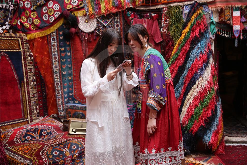 Authentic carpet shop grabs tourists in central Turkey