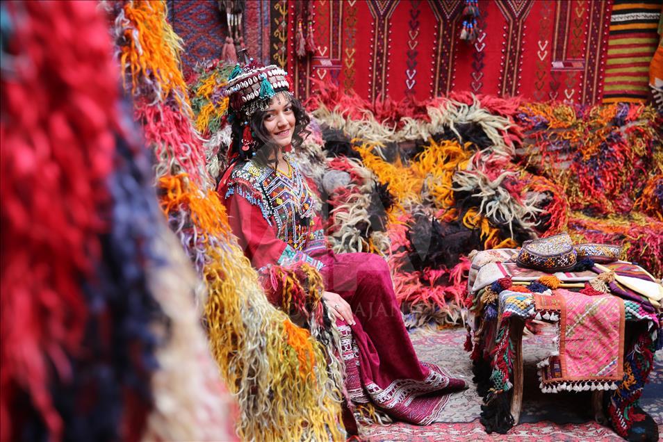 Authentic carpet shop grabs tourists in central Turkey