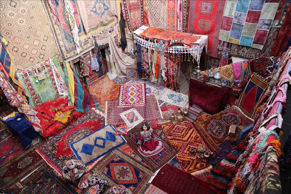 Authentic carpet shop grabs tourists in central Turkey