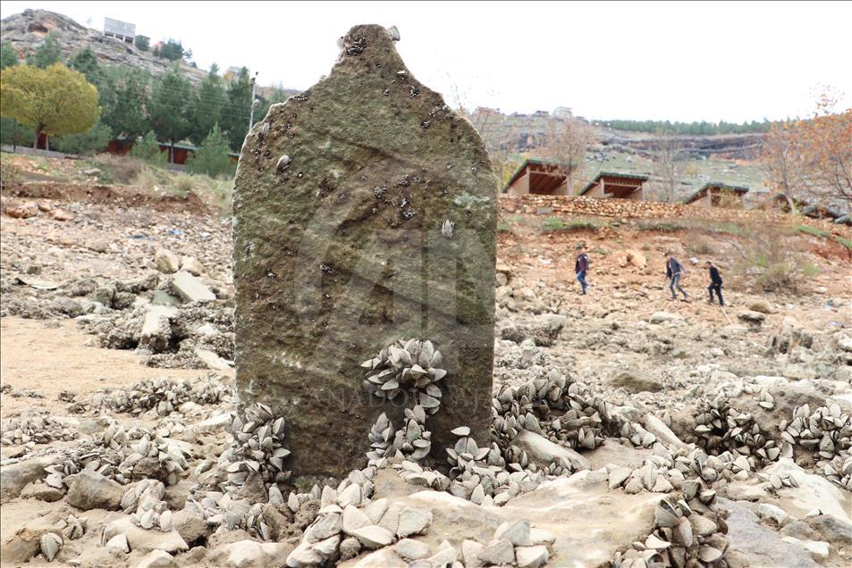 Yıllar önce sular altında kalan köyleri ortaya çıktı
