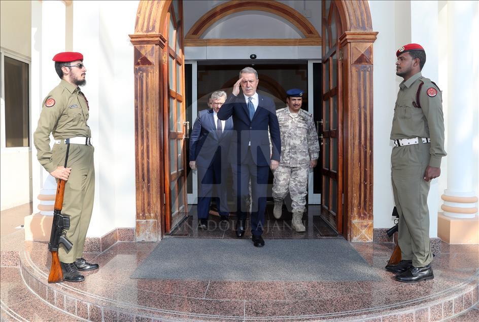 Visita del ministro de defensa nacional turco a Catar