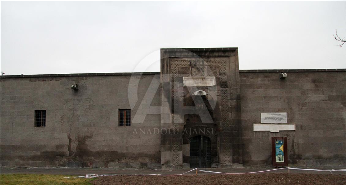 Kayseri'nin "beşi bir yerde" medreseleri, sosyal hayatın hizmetinde