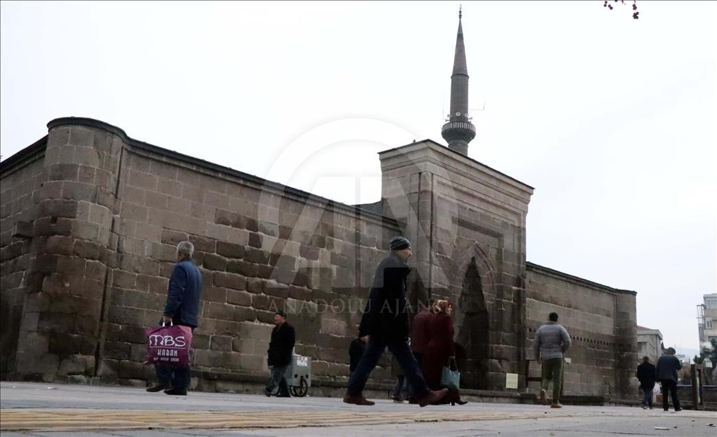 Kayseri'nin "beşi bir yerde" medreseleri, sosyal hayatın hizmetinde