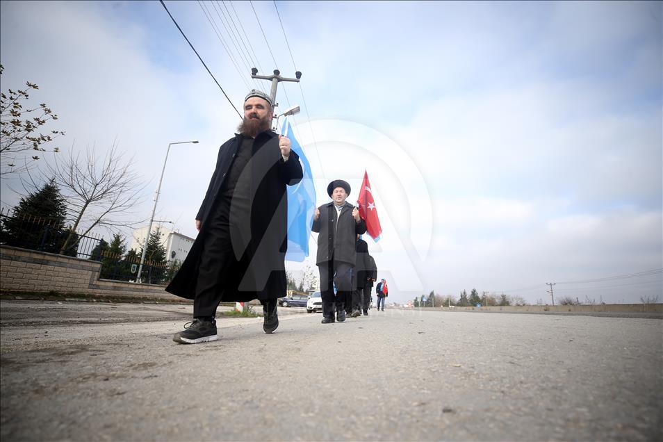 Doğu Türkistan için yürüyen grup