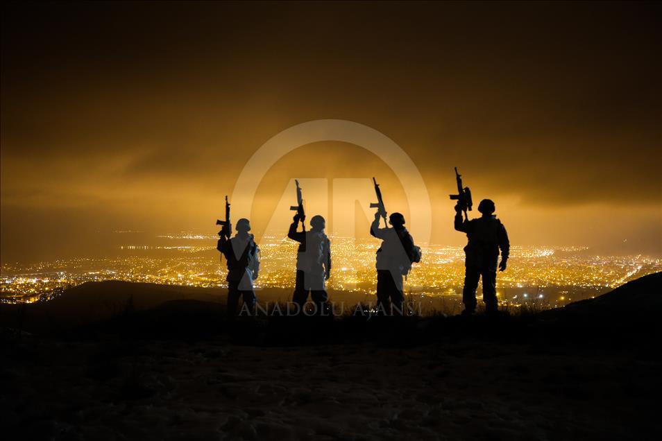 Gendarmería turca durante el solsticio de invierno en Van, Turquía 
