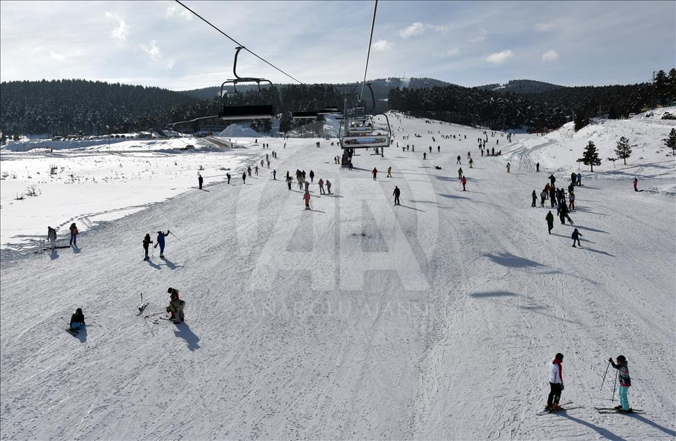 Dubaili turistlerin Cıbıltepe'de atlı kızak keyfi