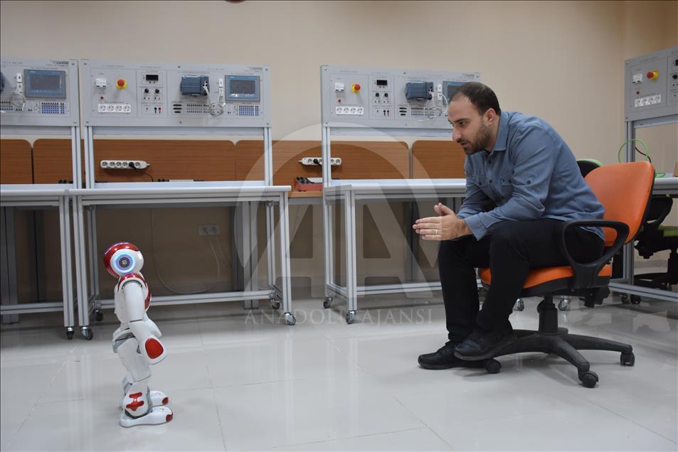 İnsansı robot yabancı dil öğretecek 
