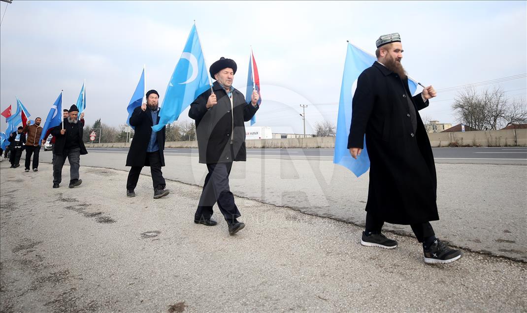 Doğu Türkistan için yürüyen grup