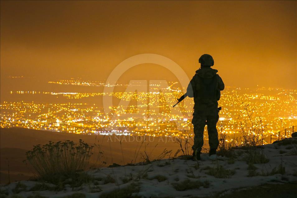 Gendarmería turca durante el solsticio de invierno en Van, Turquía 
