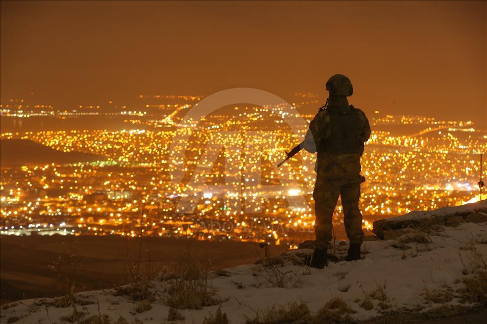 Gendarmería turca durante el solsticio de invierno en Van, Turquía 