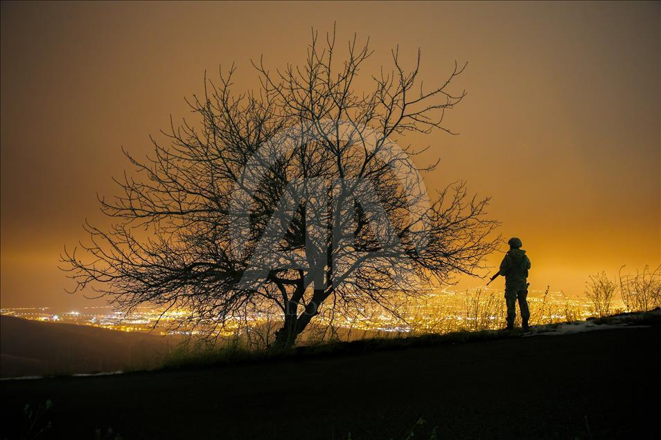 Gendarmería turca durante el solsticio de invierno en Van, Turquía 