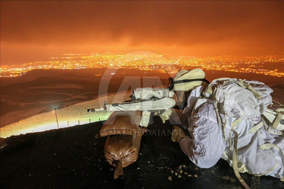 Gendarmería turca durante el solsticio de invierno en Van, Turquía 