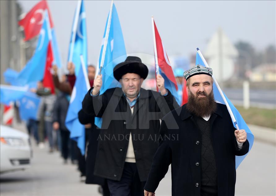 Doğu Türkistan için yürüyen grup