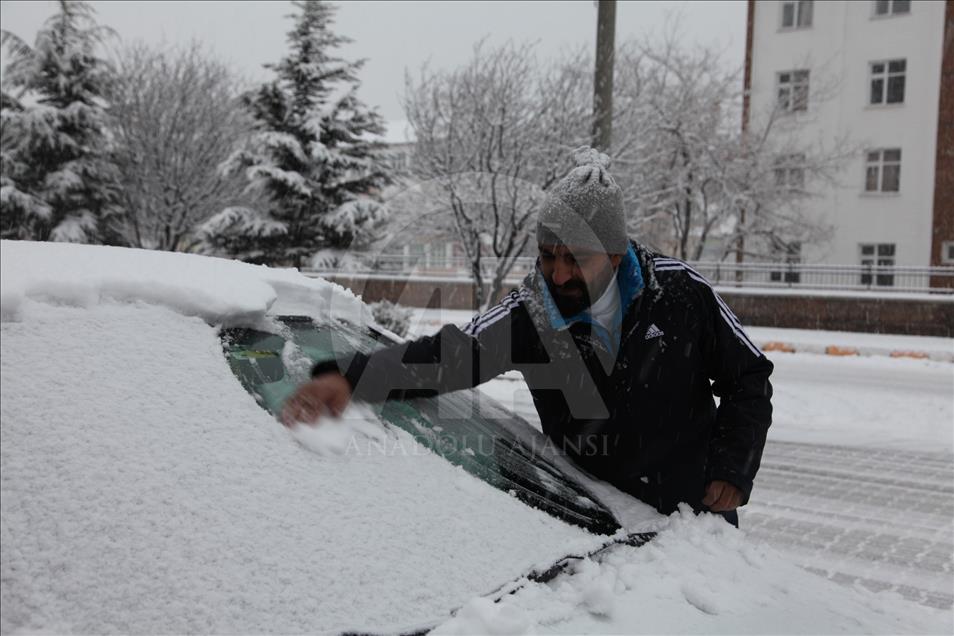 Ahlat'ta kar yağışı