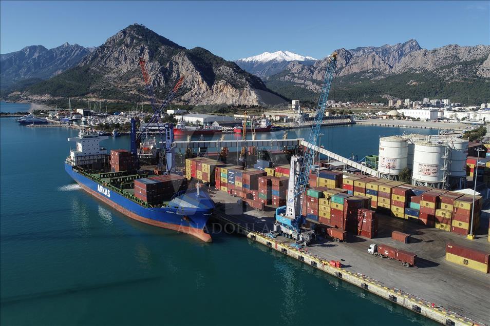 Из порта Антальи стартуют морские перевозки Ro-Ro