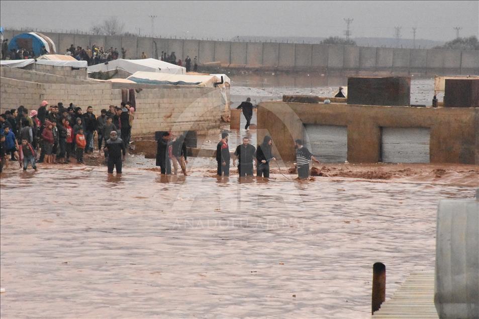Katastrofa u Idlibu i Latakiji: Poplava zahvatila sirijske izbjegličke kampove