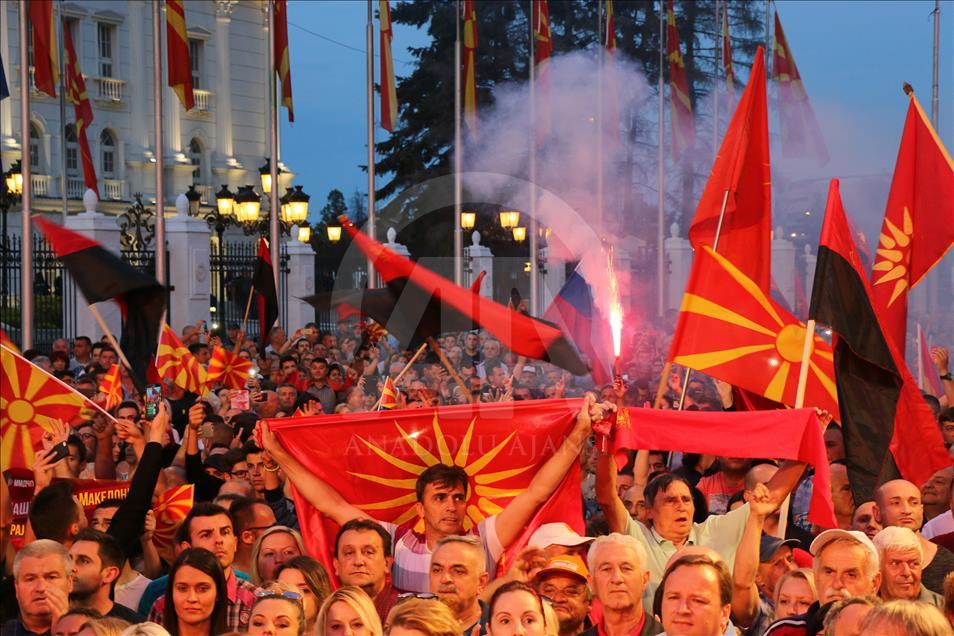 Македонија: Опозиција одржа народен собир пред Владата и побара предвремени избори