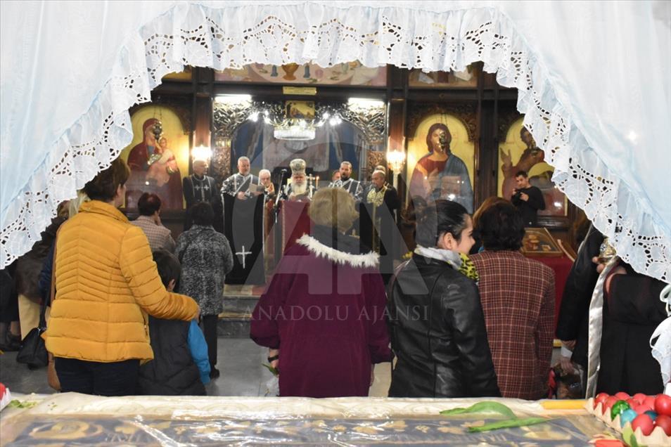 Православните христијани ги одбележуваат велигденеските празници