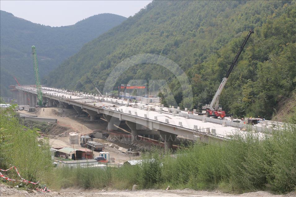 Стопанските комори на Македонија и Косово со апел за поскоро завршување на автопатот