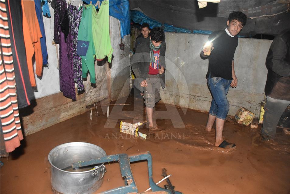 Katastrofa u Idlibu i Latakiji: Poplava zahvatila sirijske izbjegličke kampove