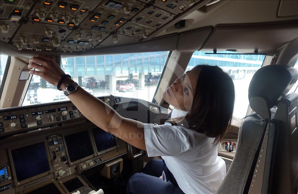 Una piloto colombiana en Turkish Airlines