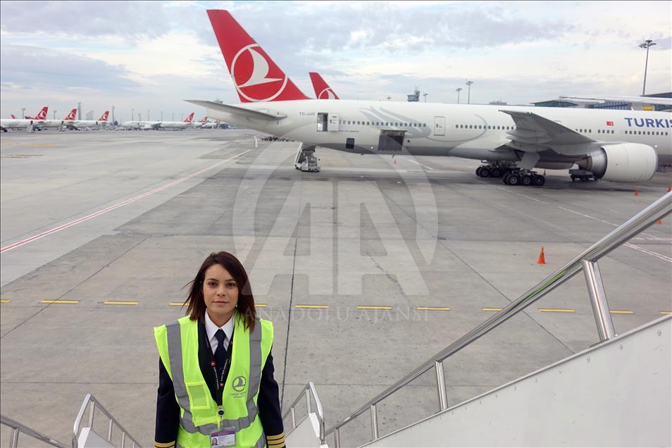 Una piloto colombiana en la Turkish Airlines