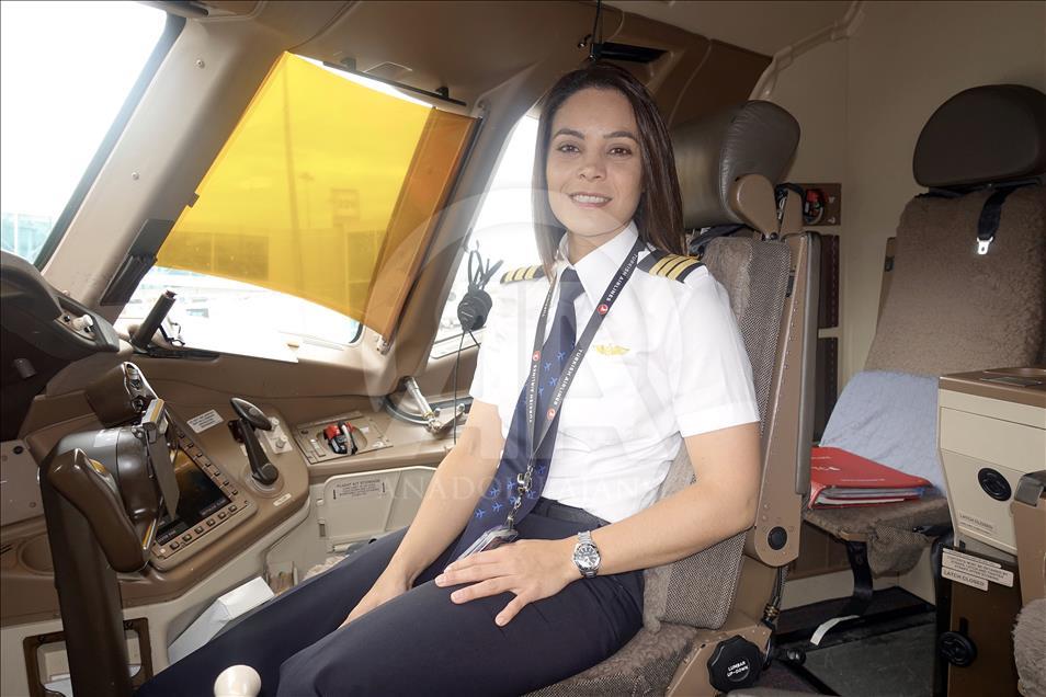 Una piloto colombiana en la Turkish Airlines