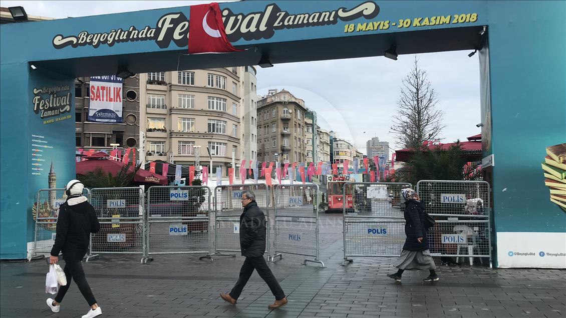 Taksim'de yılbaşı önlemleri alınmaya başlandı