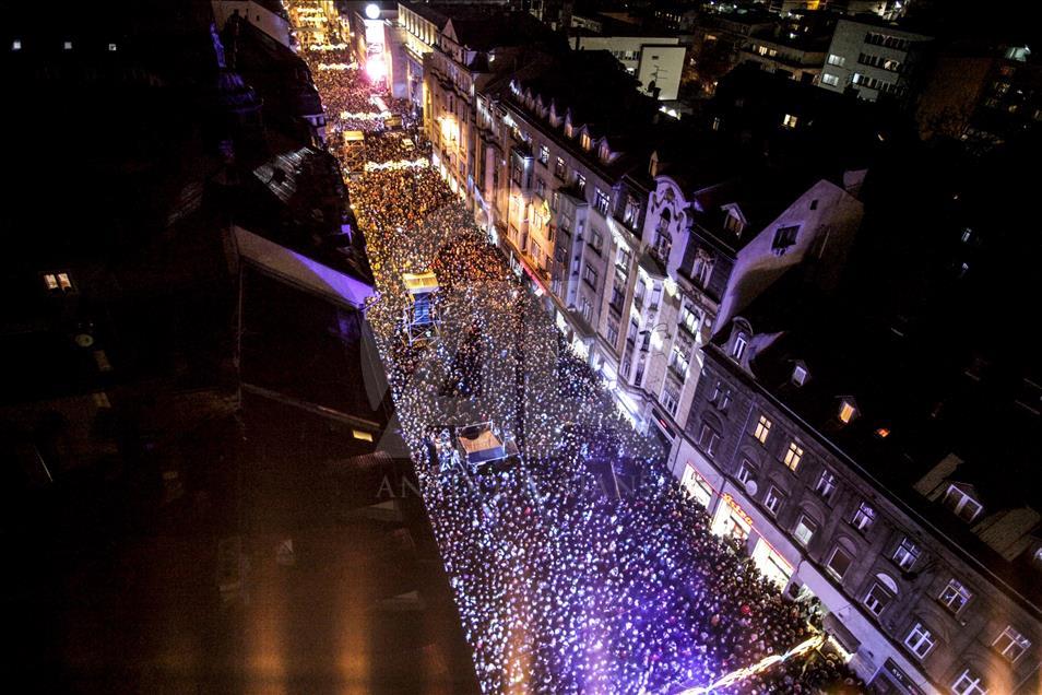 Sarajlije i brojni turisti uz Harijeve pjesme i vatromet ušli u 2019. godinu