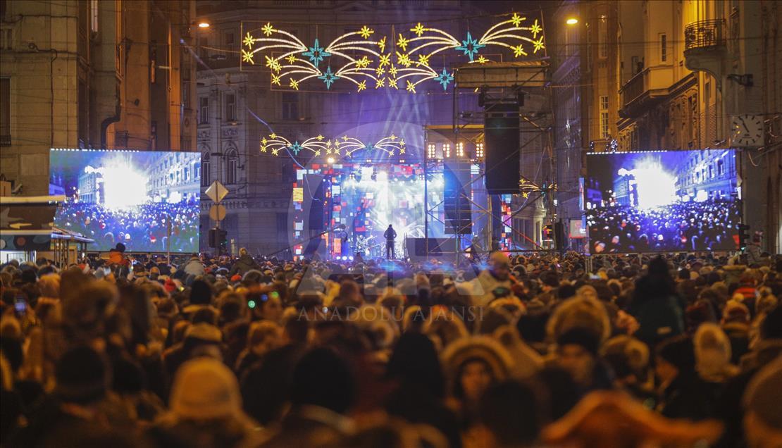 Sarajlije i brojni turisti uz Harijeve pjesme i vatromet ušli u 2019. godinu