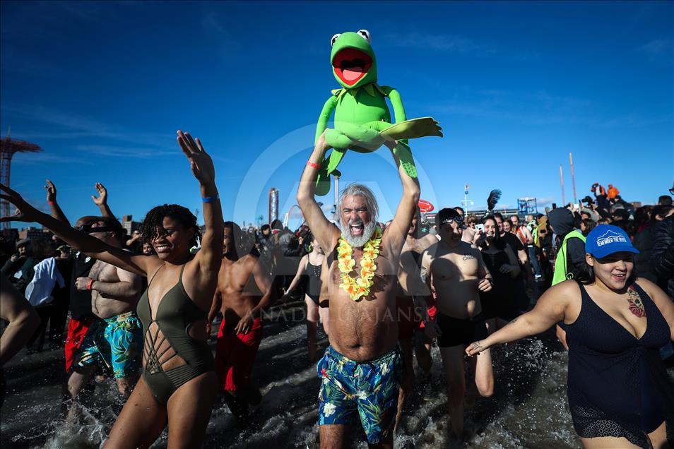 New Yorkers perform polar bear plunge at Coney Island