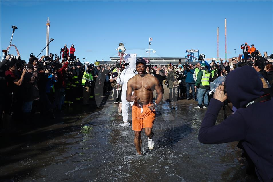 New Yorkers perform polar bear plunge at Coney Island