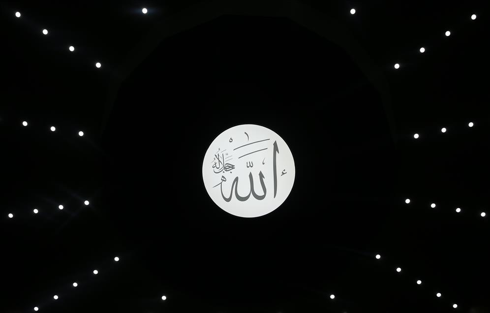 Mimari şifre ve simgeleriyle dikkati çeken cami
