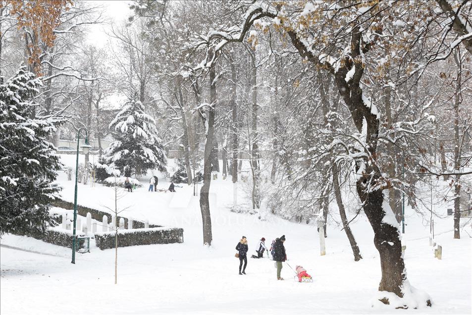 Danas u BiH: Dok je u Sarajevu padao snijeg, Mostar obasjan suncem