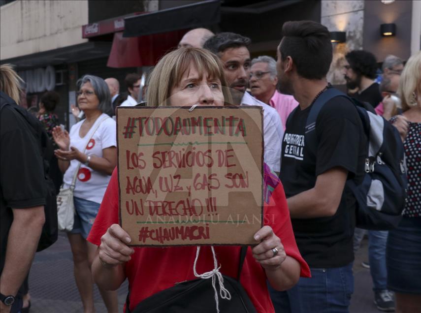 Arjantin'de halk zamları protesto için sokağa döküldü