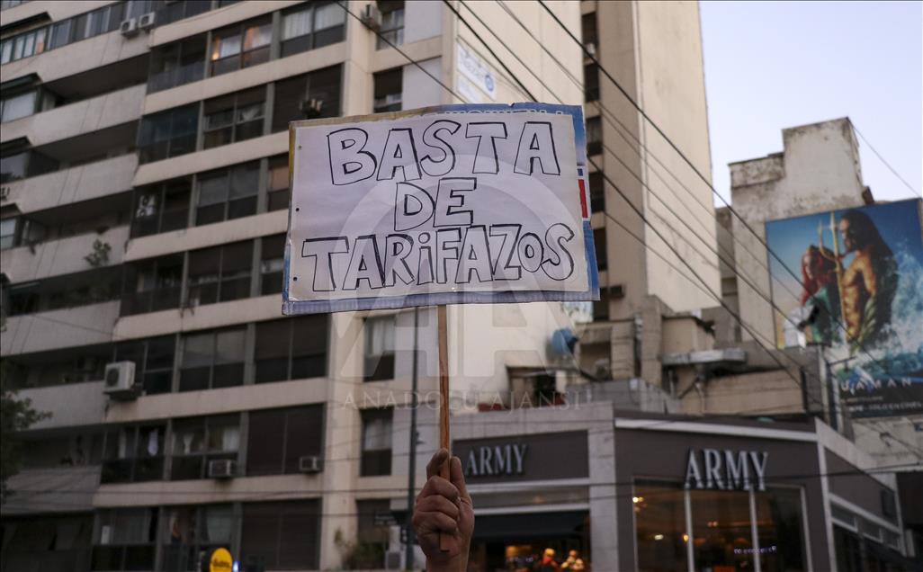 Arjantin'de halk zamları protesto için sokağa döküldü