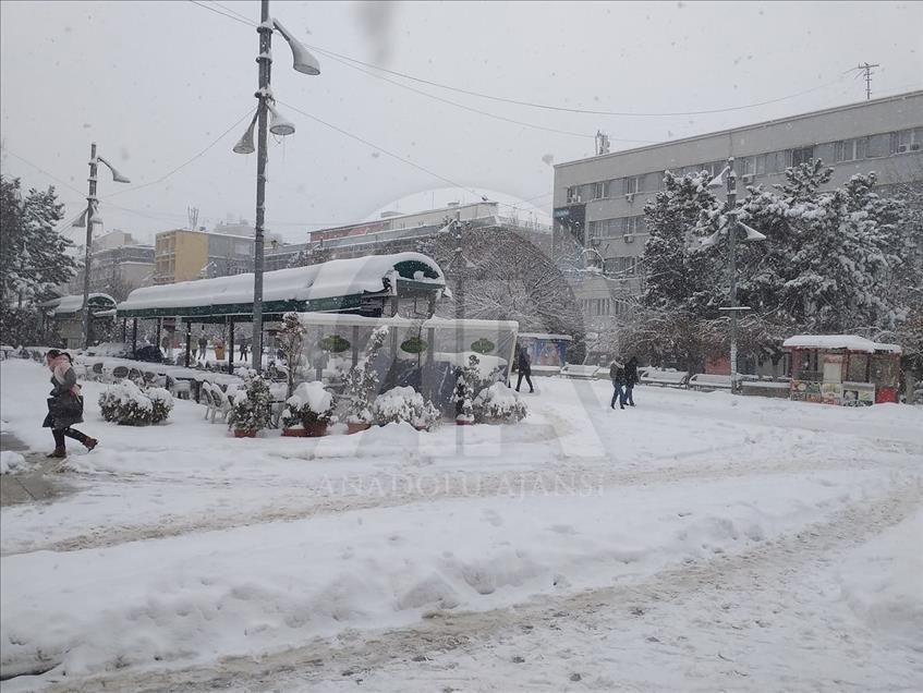 Na Kosovu otežan saobraćaj zbog snega