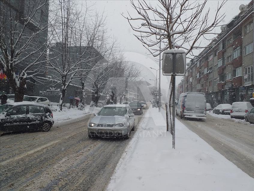 Na Kosovu otežan saobraćaj zbog snega