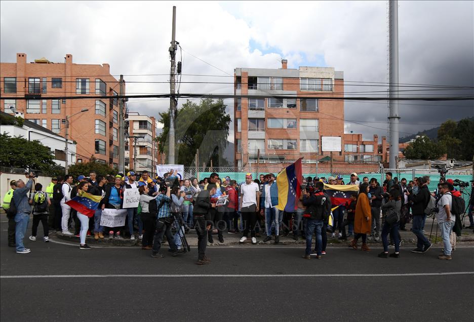 Venezuelans protest against Maduro in Colombia