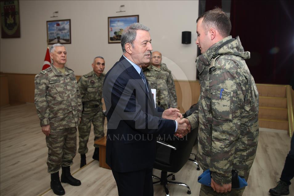 Akar ve komutanlardan "kritik" ziyaret