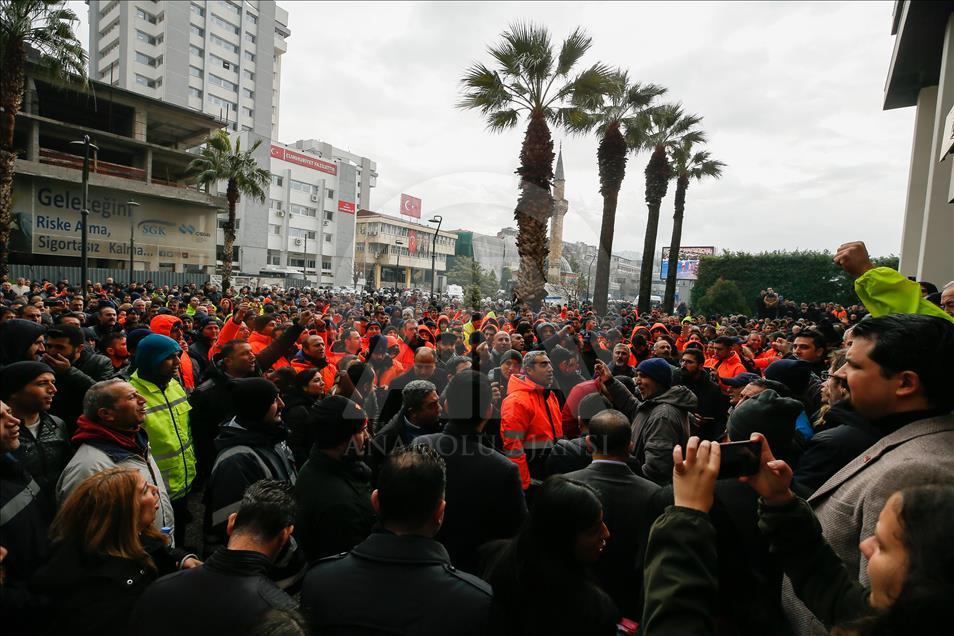 İzmir'de "hayatı durduran" işçi eylemi