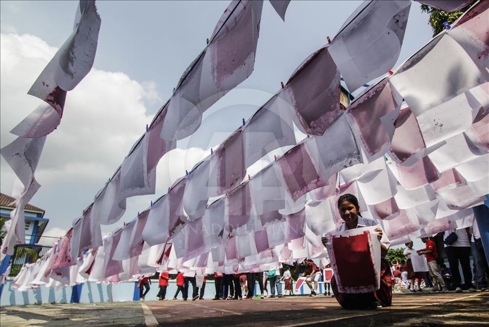 Pemecahan rekor MURI pembuatan kertas daur ulang