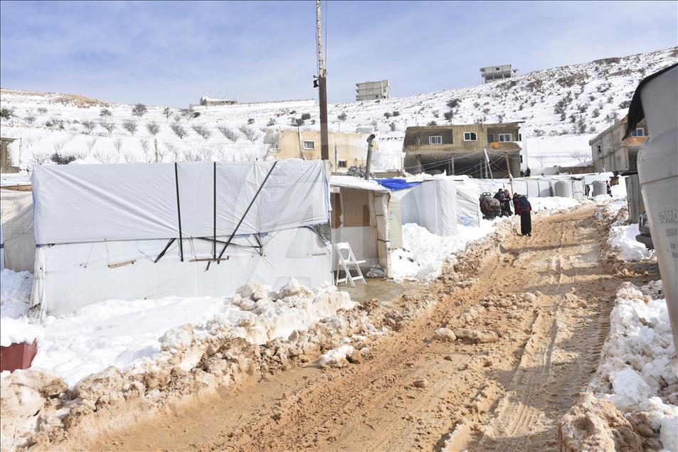 Nieve cubre campo de refugiados Arsal en el Líbano