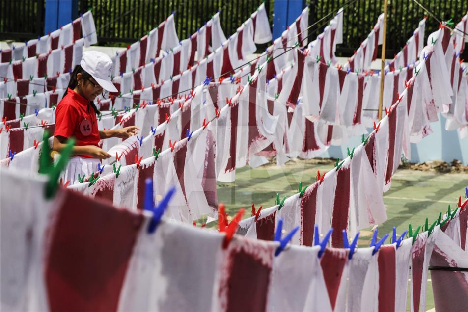 Pemecahan rekor MURI pembuatan kertas daur ulang