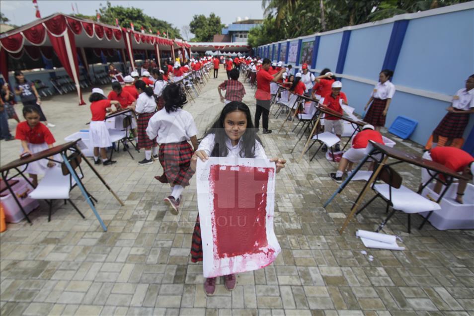 Pemecahan rekor MURI pembuatan kertas daur ulang