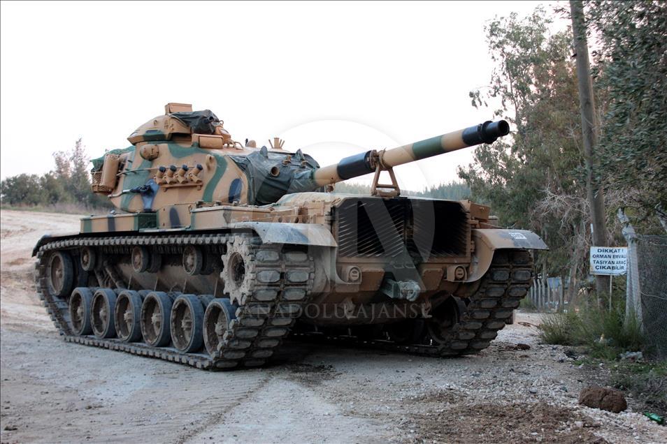 İdlib sınırına komando ve zırhlı araç sevkiyatı
