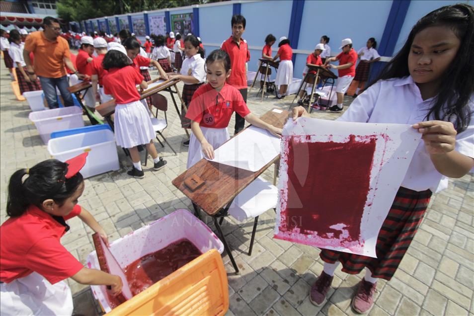 Pemecahan rekor MURI pembuatan kertas daur ulang