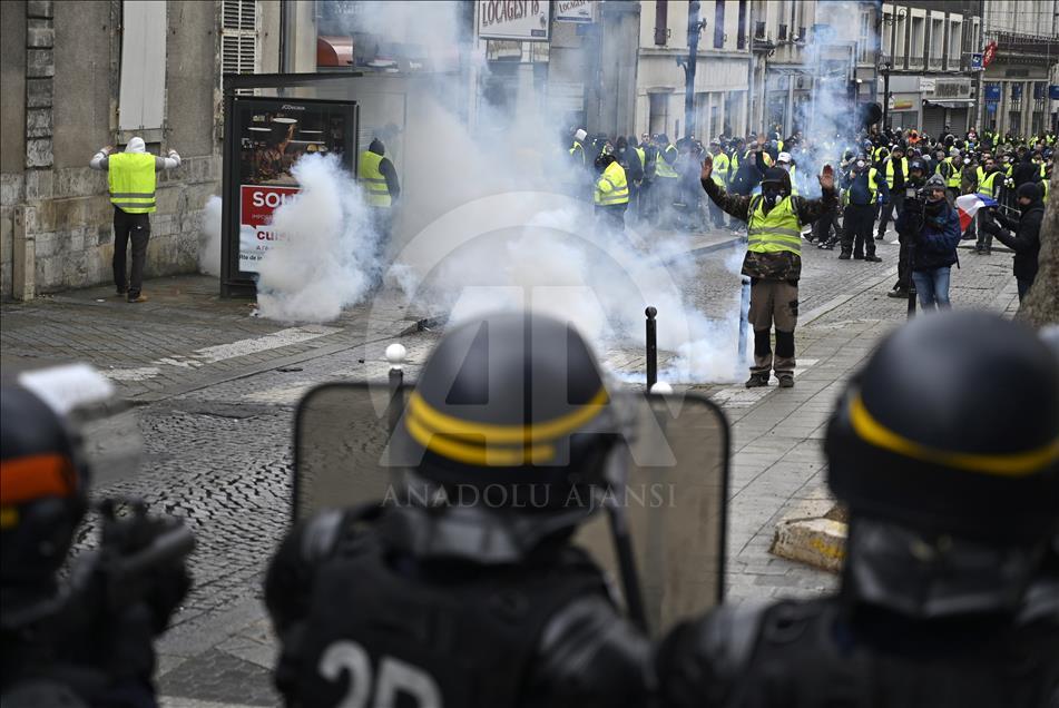 Yellow vest protest in Bourges